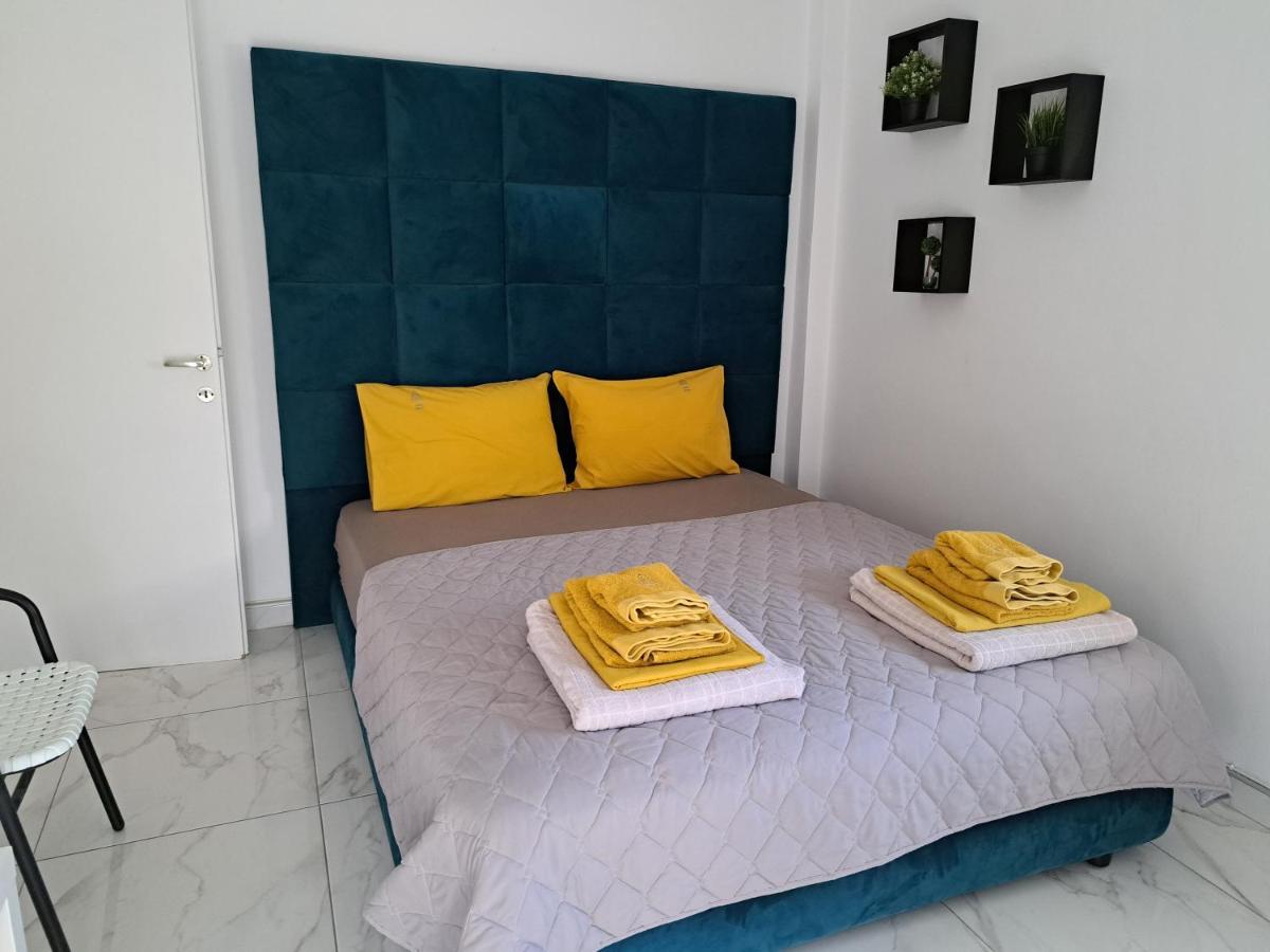 Max Lux The One Apartment Peraia  Exterior photo